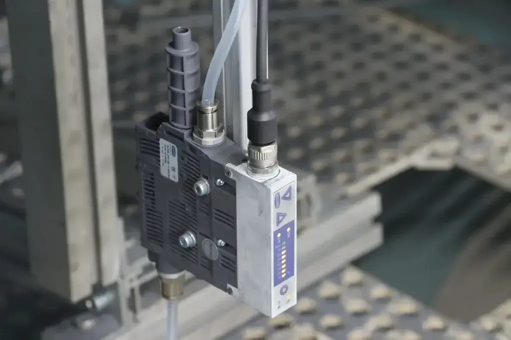 side view of compact ejector mounted with air tubes and connectors