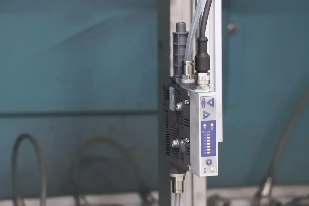 Compact ejector mounted on equipment with cables connected and lit indicators